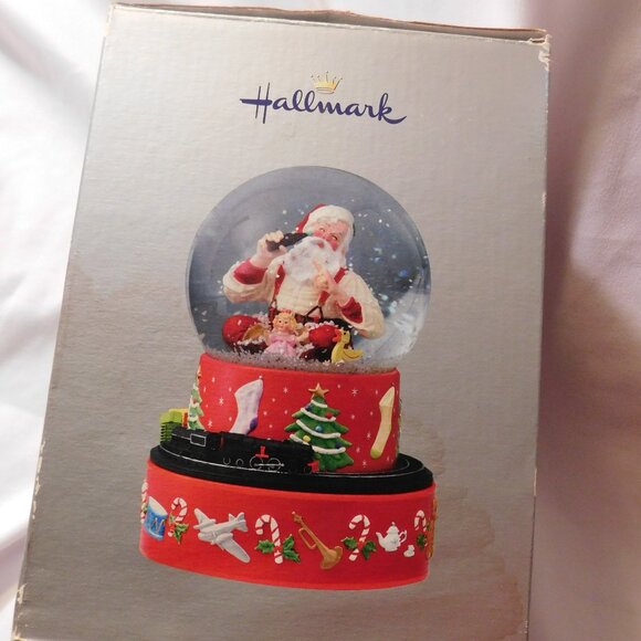 COPY - Hallmark Coca-Cola Santa Musical Snow Globe Train - Picture 11 of 13